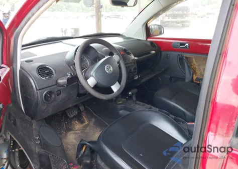 2006 Volkswagen New Beetle 2.5 из США, поврежденный, VIN 3VWRG31C76M423772